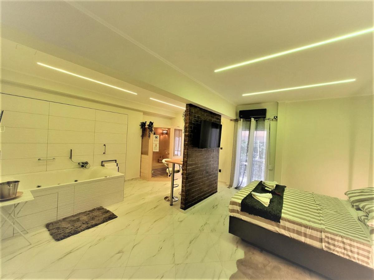 Romantic Deluxe Svite Wise Jacuzzi And Sauna Atina Dış mekan fotoğraf