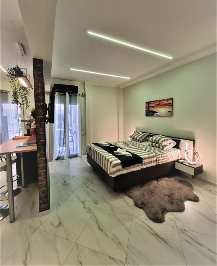 Romantic Deluxe Svite Wise Jacuzzi And Sauna Atina Dış mekan fotoğraf