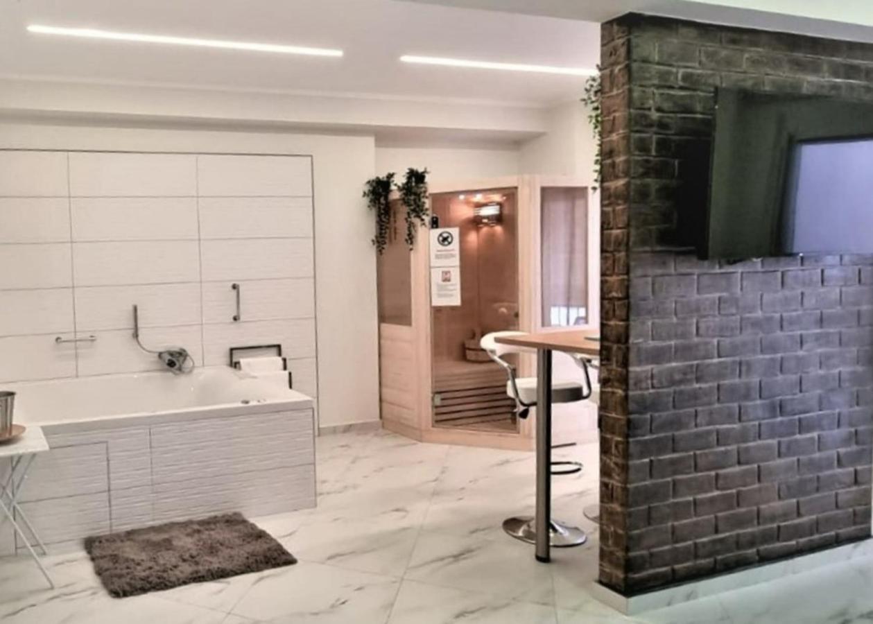 Romantic Deluxe Svite Wise Jacuzzi And Sauna Atina Dış mekan fotoğraf