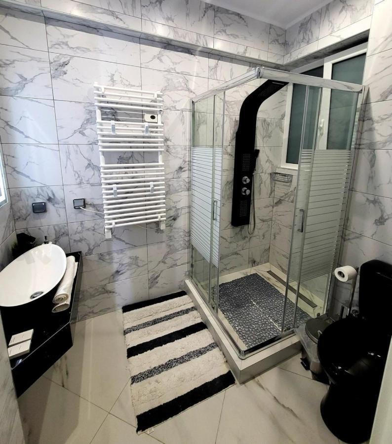 Romantic Deluxe Svite Wise Jacuzzi And Sauna Atina Dış mekan fotoğraf