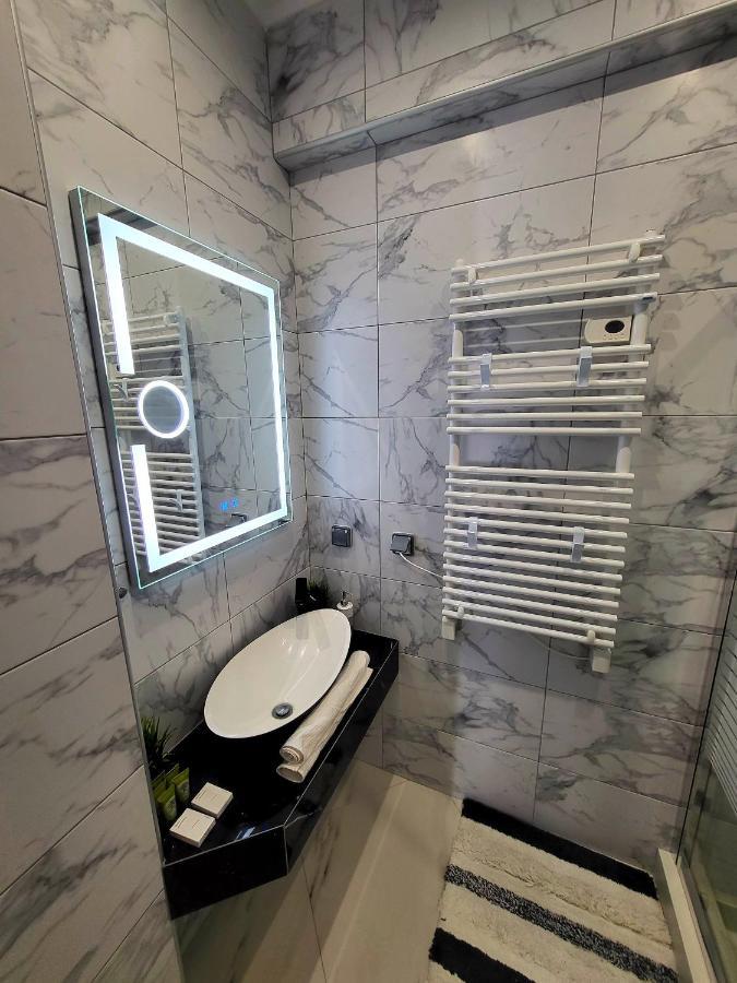 Romantic Deluxe Svite Wise Jacuzzi And Sauna Atina Dış mekan fotoğraf