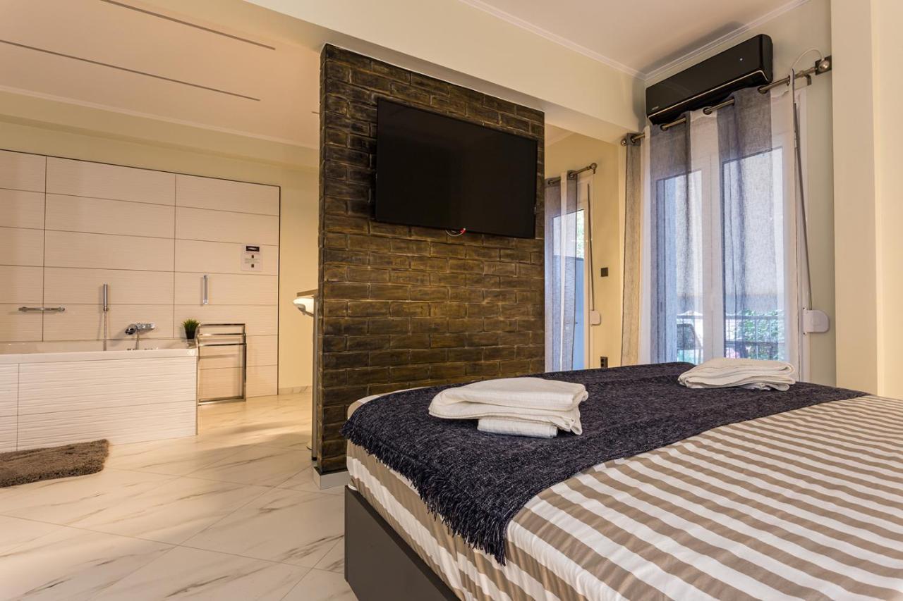 Romantic Deluxe Svite Wise Jacuzzi And Sauna Atina Dış mekan fotoğraf